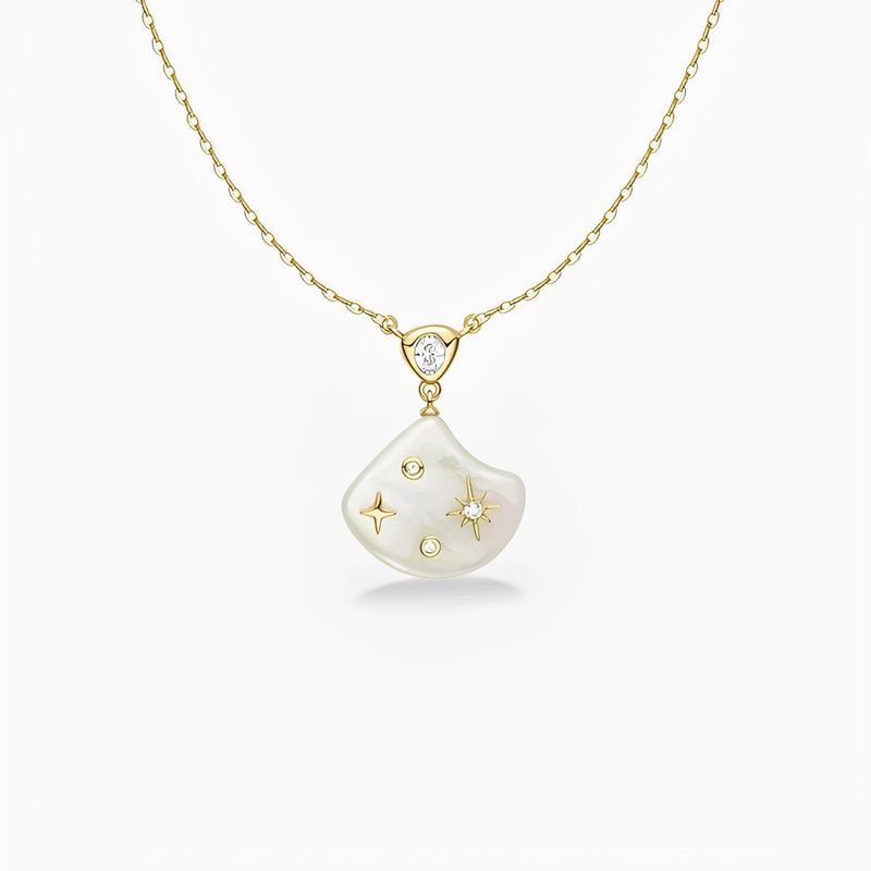 Asymétrique Gold Star Shell Necklace