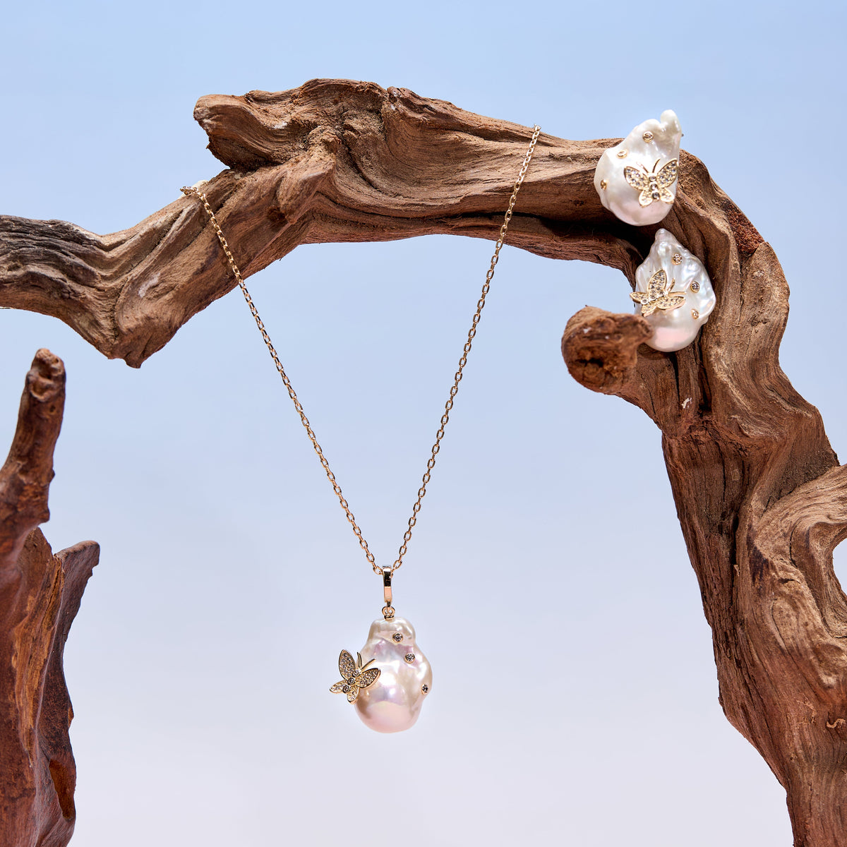 Douceur Baroque Butterfly Pearl Necklace