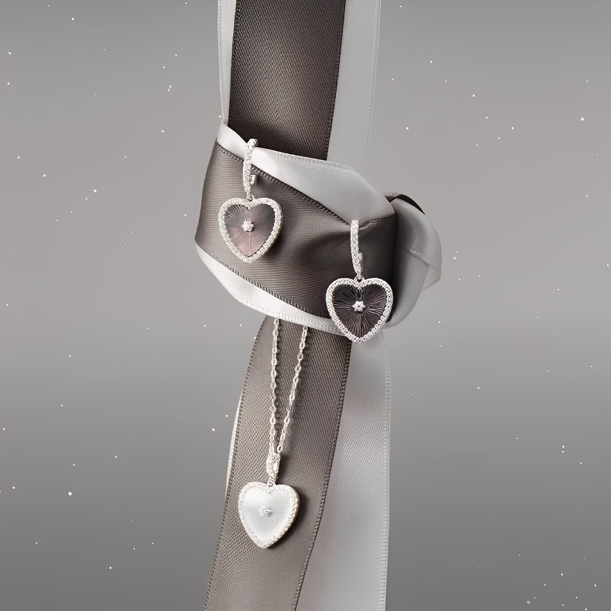 Émaillé White Shell Heart Necklace