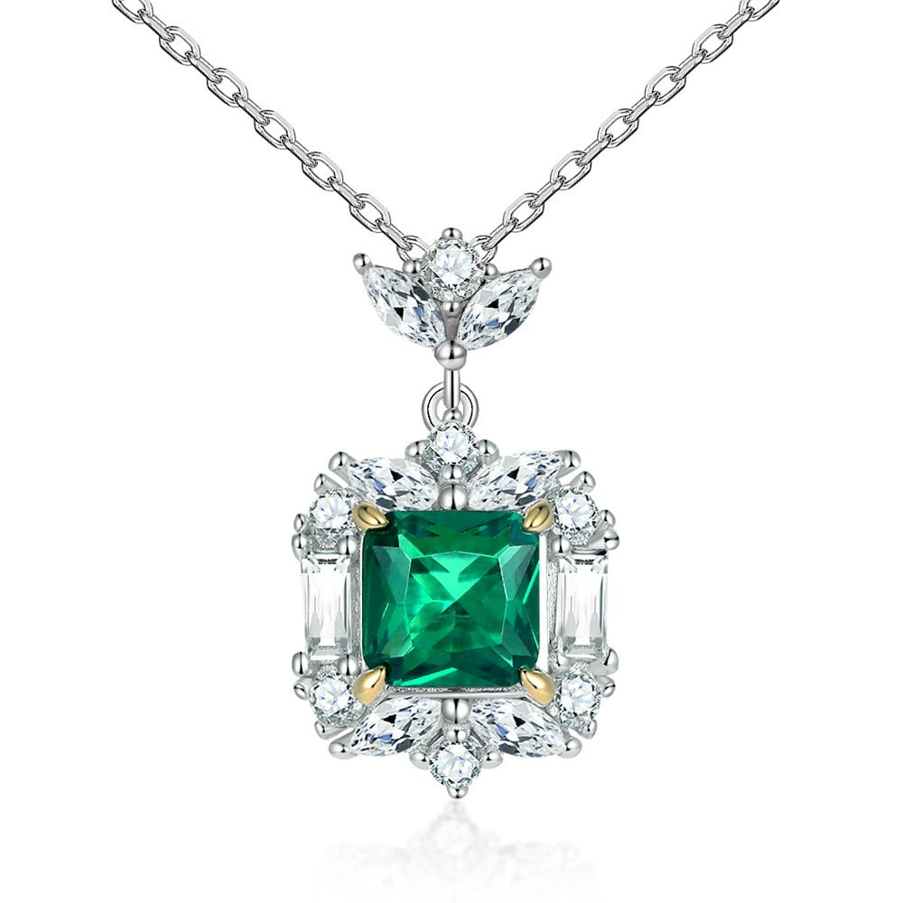 Éoleine Green Square Necklace