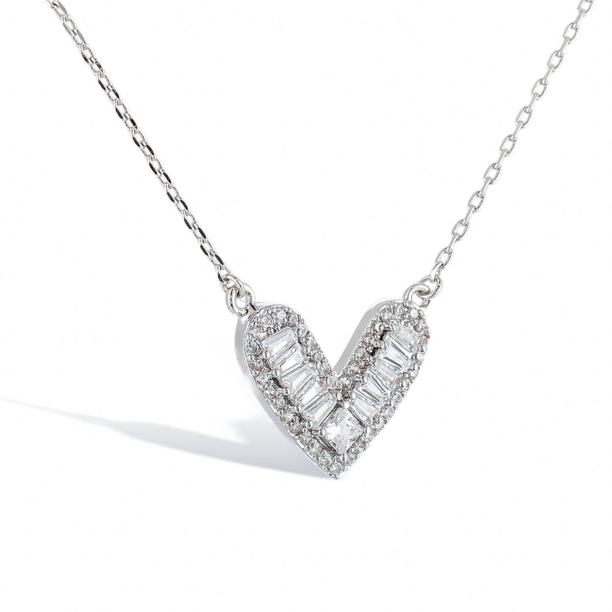 Évelyne White Heart Necklace