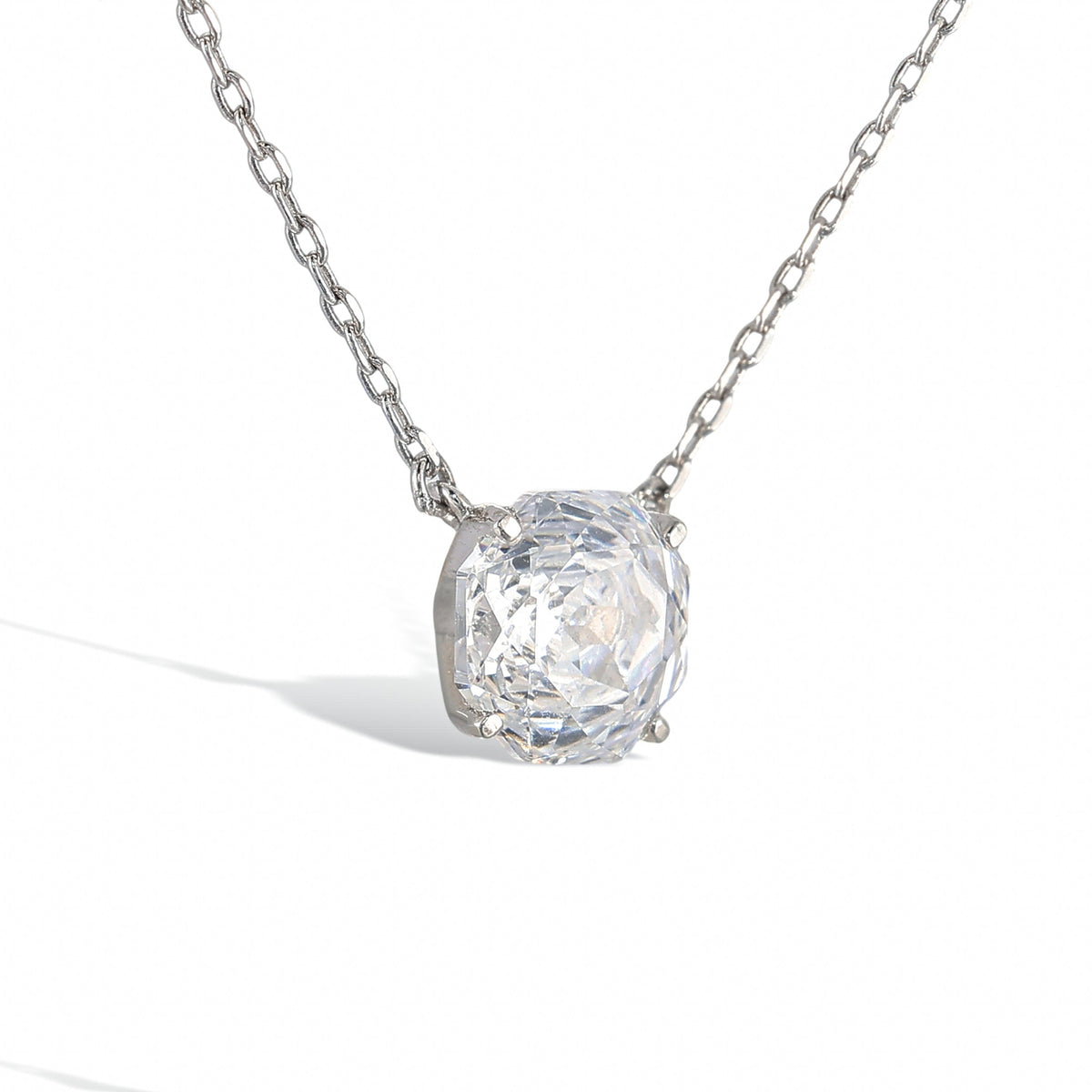 Lætitia White Floral Necklace