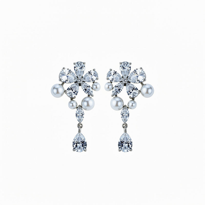 Symétrique White Snowflake Pearl Earrings